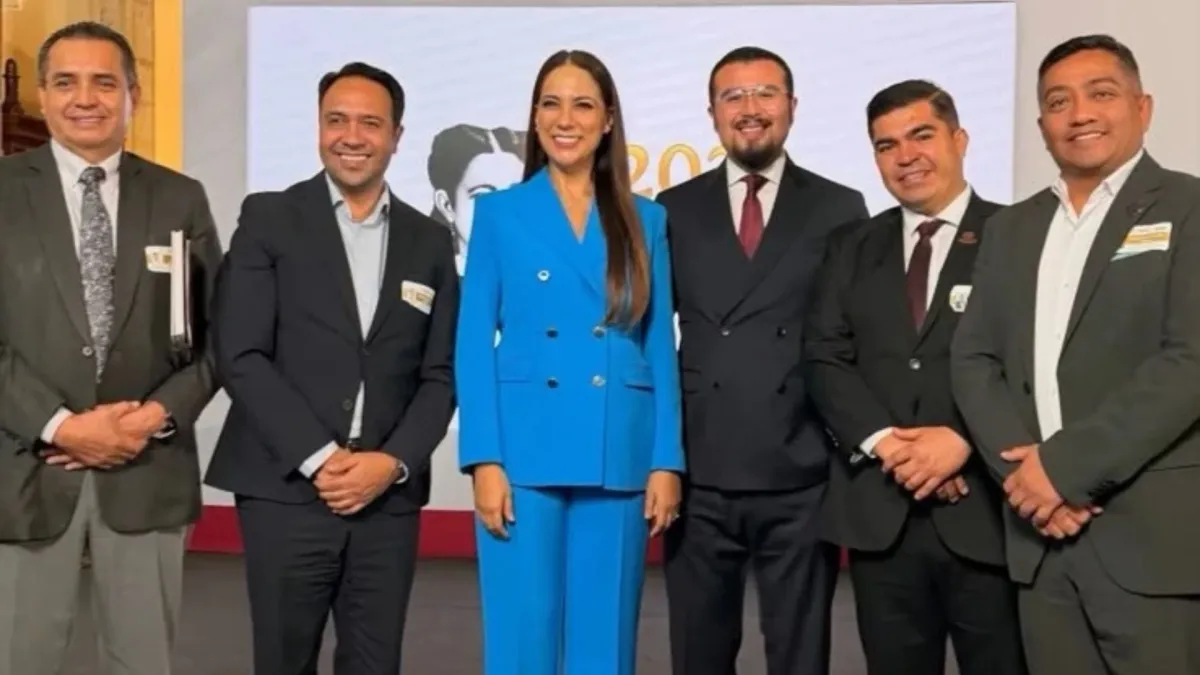 Libia Dennise y alcaldes de Guanajuato asisten a reunión sobre Vivienda del Bienestar en Palacio Nacional