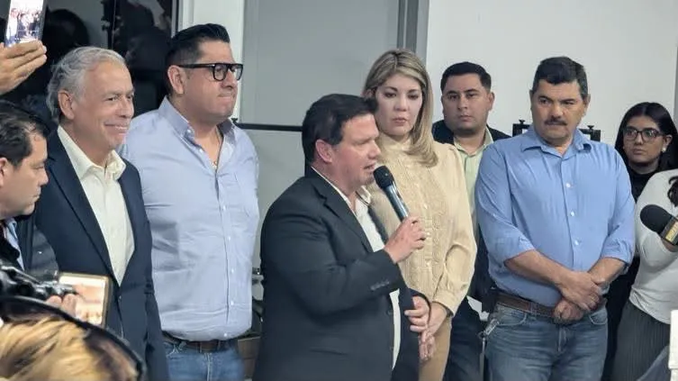 Antecedentes de corrupción y señalamientos públicos rodean a políticos que respaldan a César Jáuregui