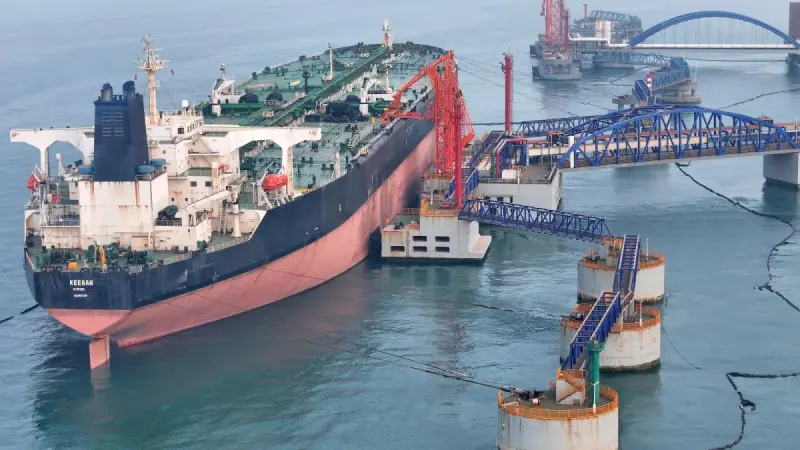 Crudo subió tras informes de que China detuvo exportaciones