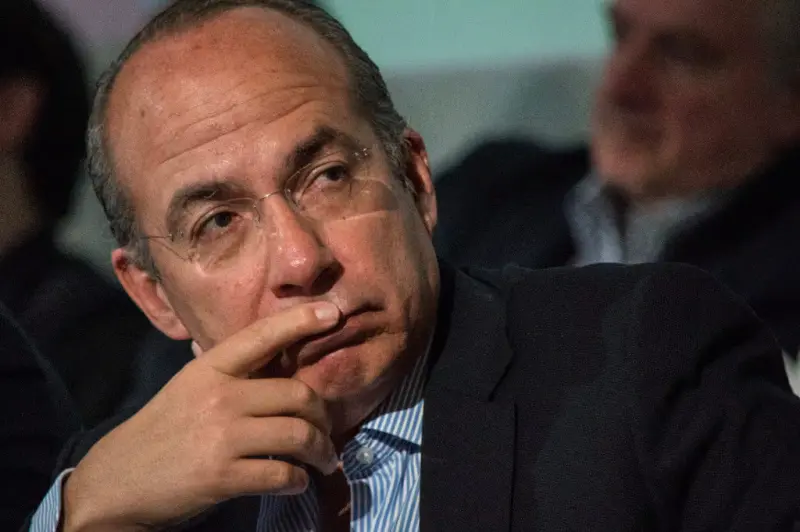 Felipe Calderón ‘reclama’ que su estatua fuera decapitada en Los Pinos: ‘Son unos miserables’