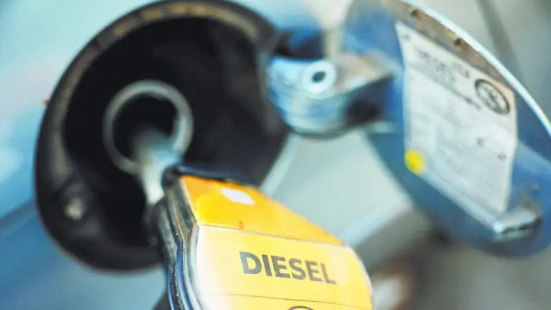 Trump culpa a Ucrania y a los demócratas de las alzas de las gasolinas en Estads Unidos