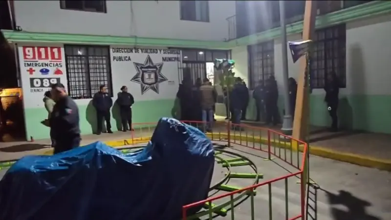Turba ataca comandancia en Tlaxcala tras detención de sujetos durante baile patronal
