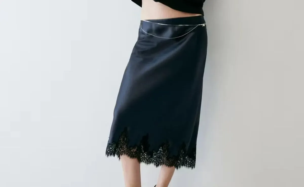 La falda lencera de Mango que parece de lujo y es perfecta para vestir elegante esta temporada