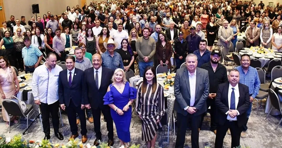 Reconoce Gobierno de Chihuahua trayectoria de 437 trabajadores de la educación