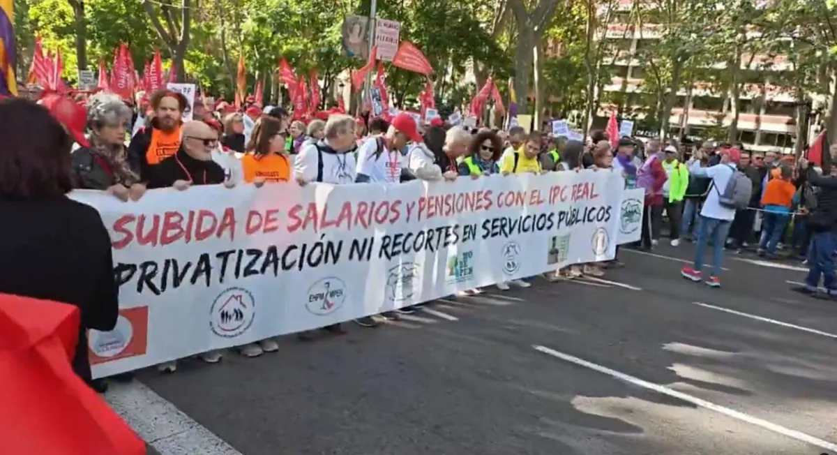 El futuro del sistema de pensiones moviliza a miles de personas en Madrid