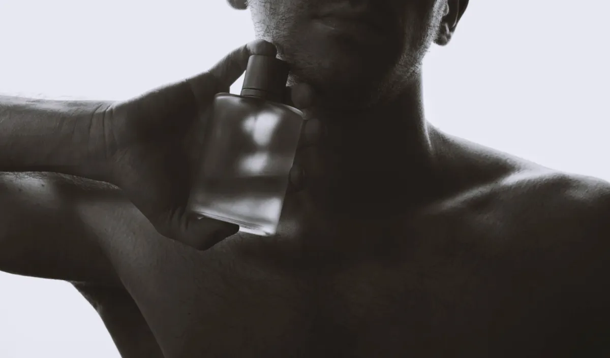 Givenchy tiene el perfume dulce y adictivo que conquista con su irresistible aroma a néctar