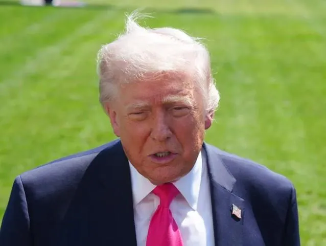 Trump enfrenta un nuevo retroceso en su aprobación rumbo a las elecciones de medio mandato