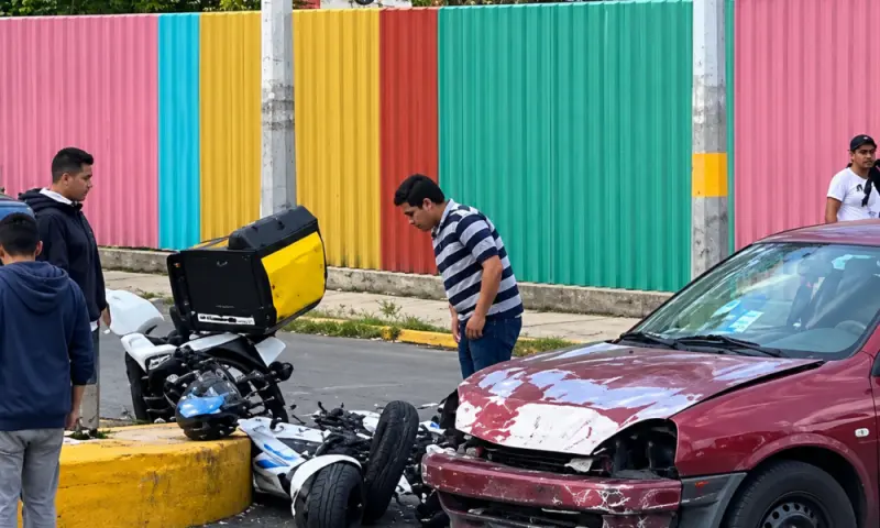 Motociclista lesionado tras fuerte colisión con auto