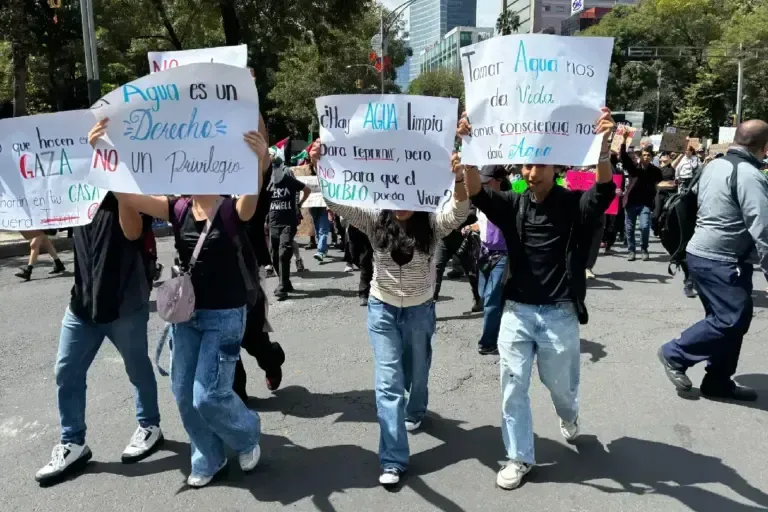 Protestan por derecho humano al agua en CDMX; rechazan su privatización en Guadalajara