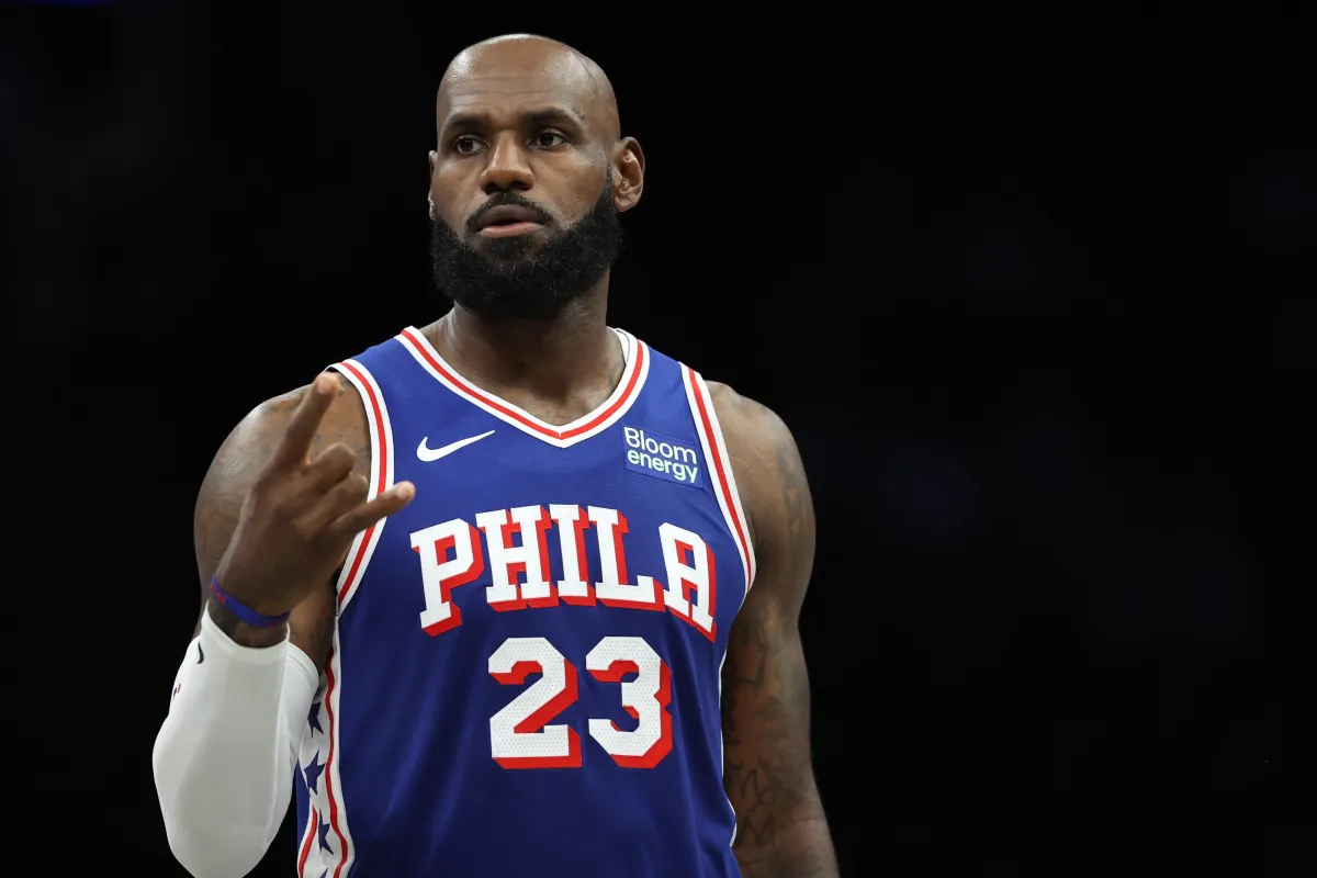 LeBron James debuta con Sixers y sorprende con sus números, pero Nets arruinan su estreno