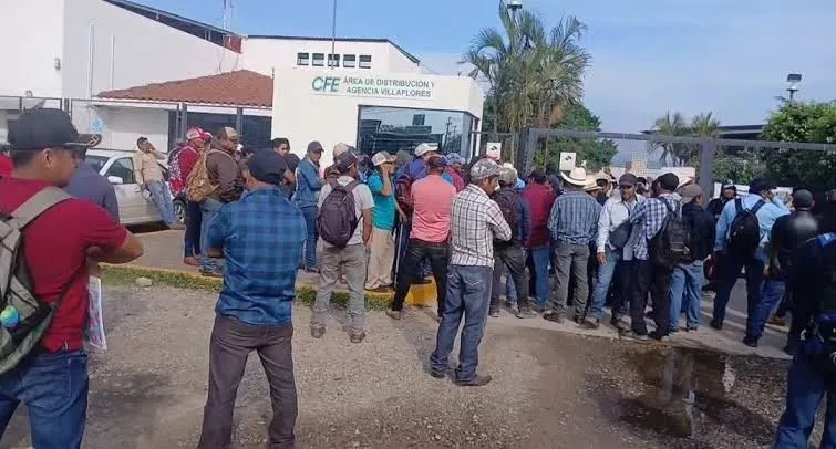 Habitantes de Meoqui protestan ante CFE por constantes apagones
