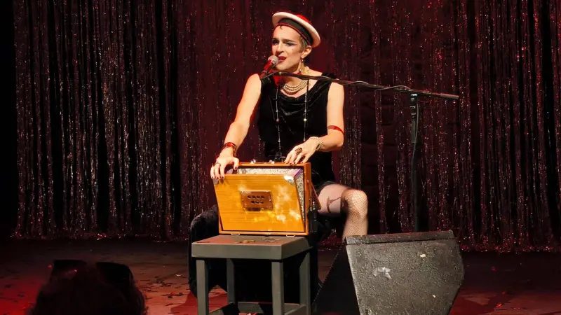 Vaslav, el marinero que quiso ser sirena, hace brillar al Cervantino 2026: ‘Que se les abra el corazón’