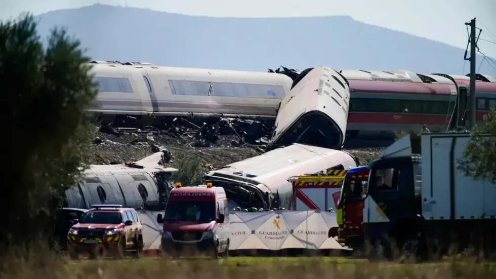 Choque de dos trenes en Toledo, España, deja al menos 68 muertos