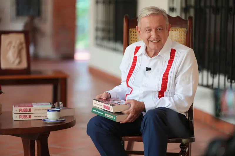 AMLO reaparece con mensaje desde Palenque y libro, en medio de señalamientos contra Andy López Beltrán