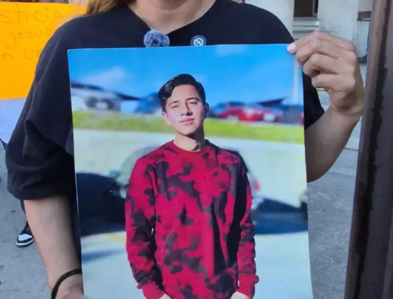 Jesús estudiaba Derecho porque quería defender a quienes no tenían justicia; ahora su madre lleva más de un año buscando respuestas por su asesinato en Tijuana