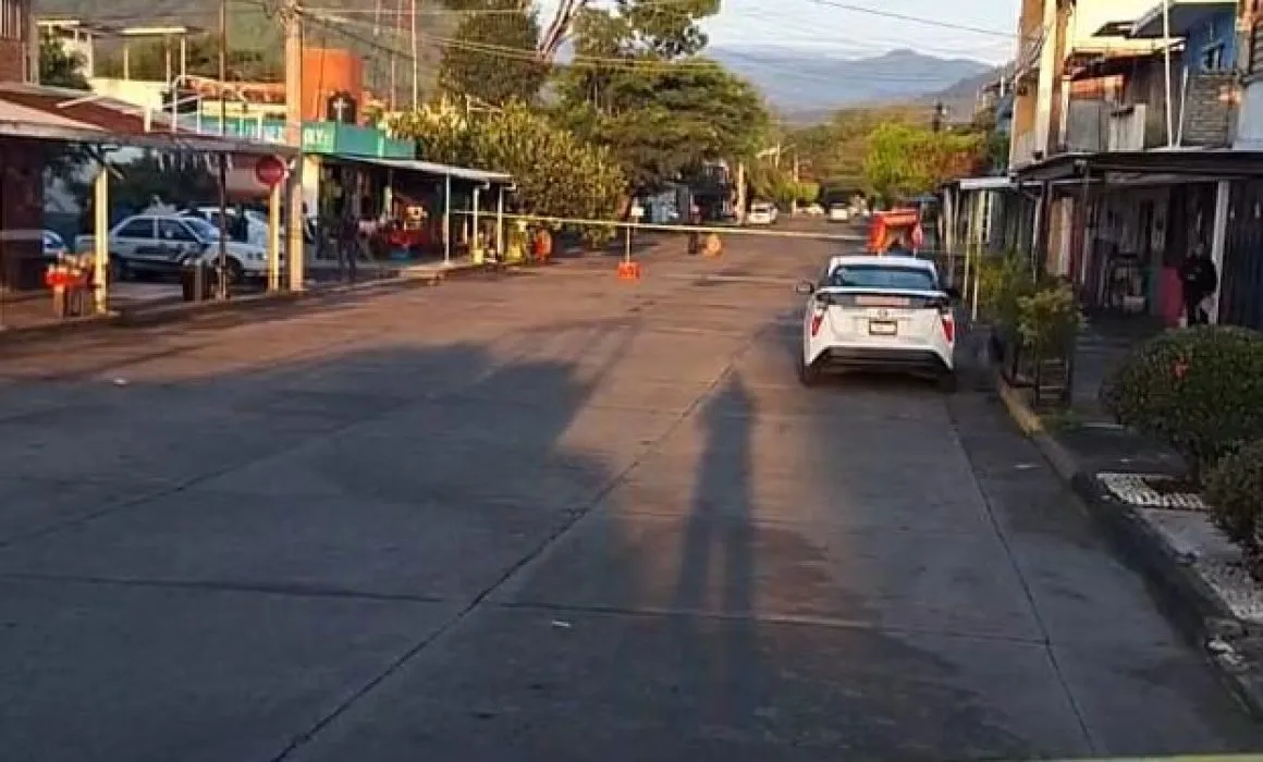Disparan contra base de Taxi Ejecutivo en Uruapan