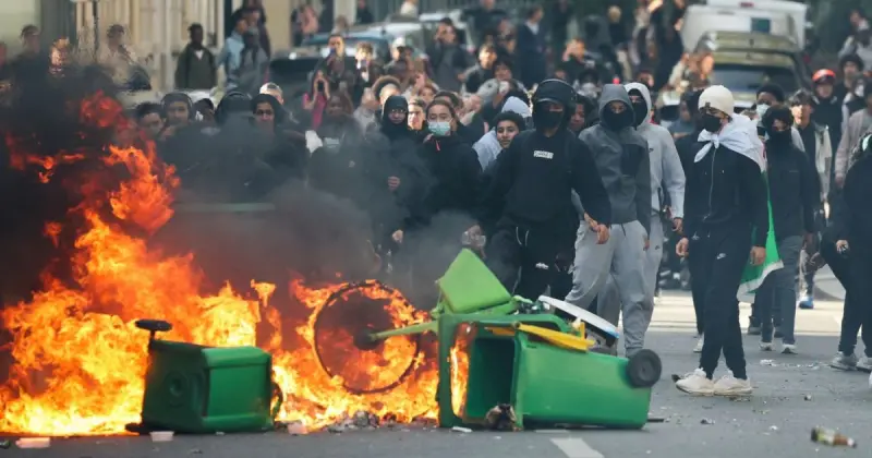 Protesta estudiantil provoca suspensión de clases en Francia