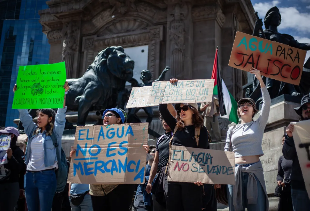 Suspenden marcha por agua en Guadalajara tras detonaciones y disturbios