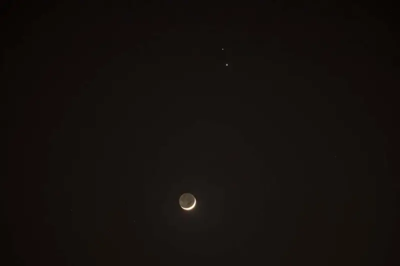 Ofrecerá el cielo un encuentro poco común entre la Luna y Júpiter