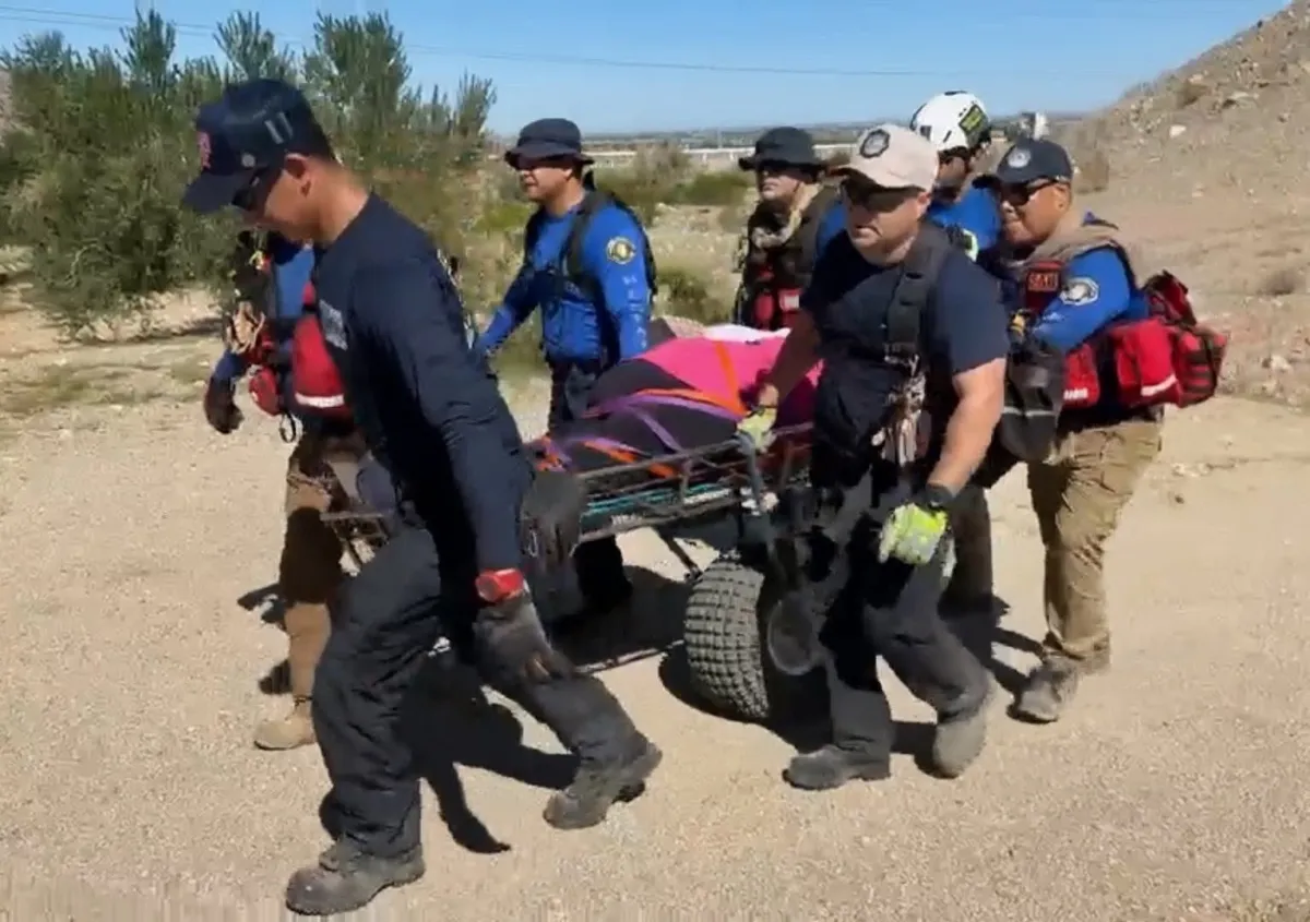 Rescatan a mujer con posible fractura en el Cerro Cienpiés, en Mexicali