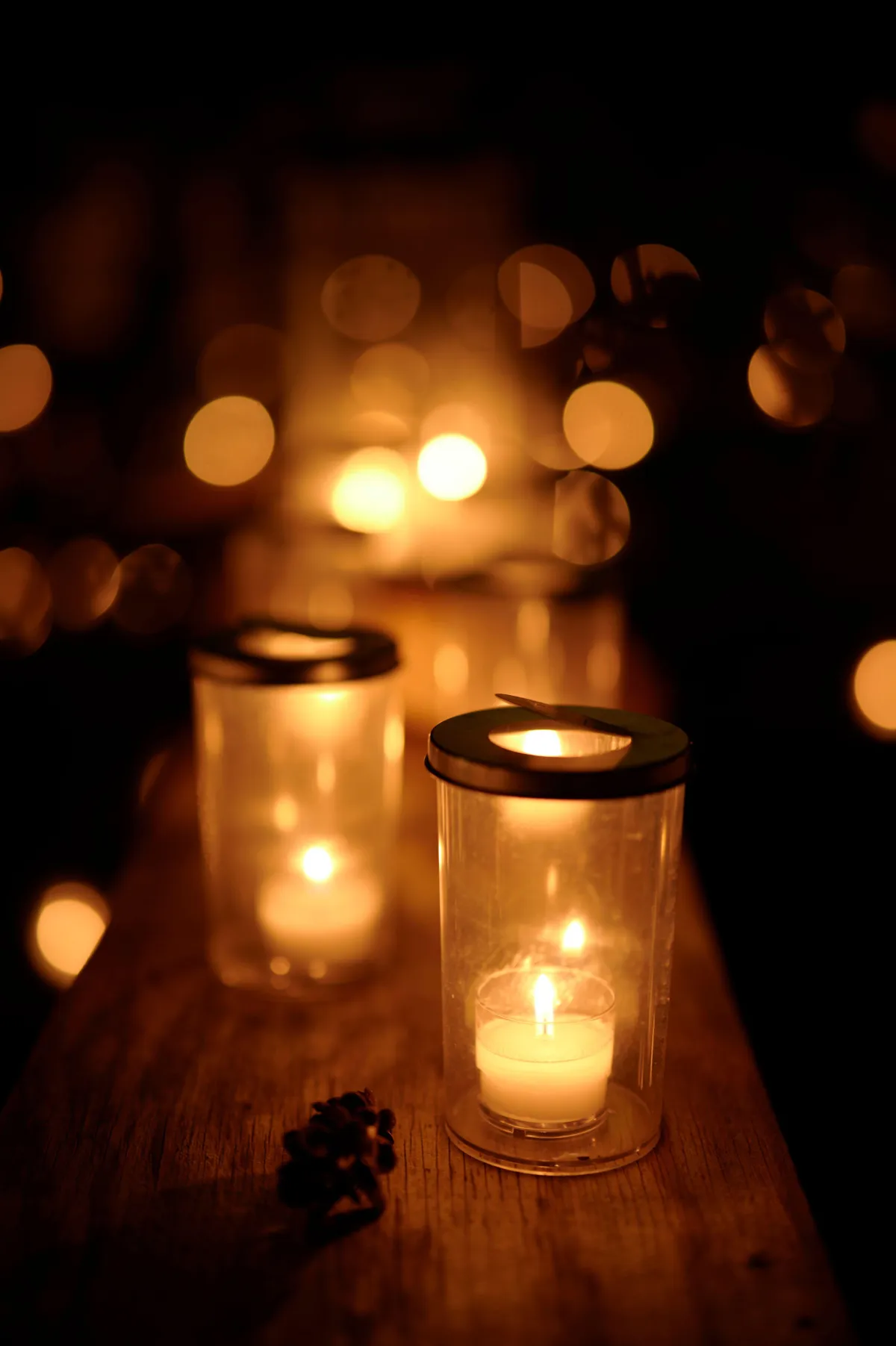 Día de Muertos: ¿Cómo hacer faroles para tu altar con frascos de vidrio reciclados?