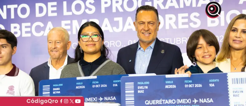 Kuri y Ronald Johnson abanderan a estudiantes que realizarán estancia en EUA
