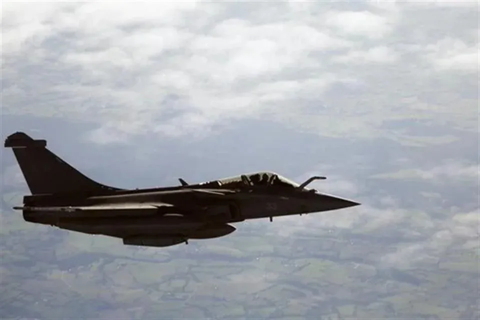 Despliega Francia apoyo militar para proteger petróleo saudí