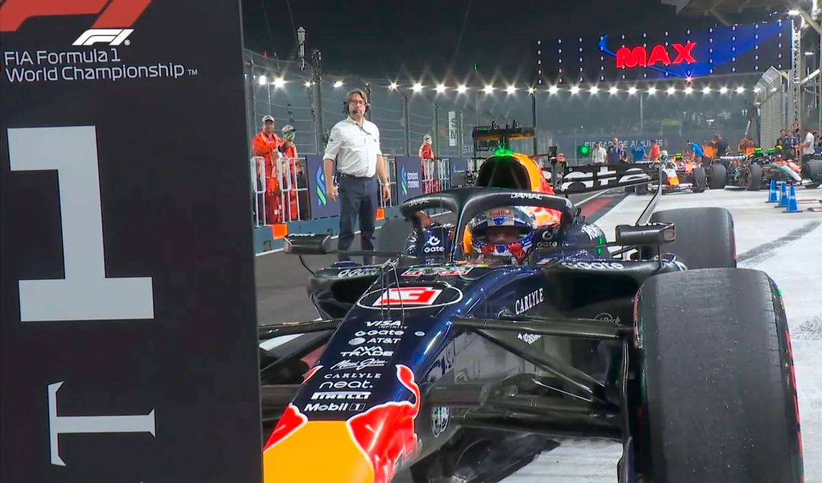 Verstappen aprovecha el desastre de Russell y Antonelli vuelve a salir reforzado