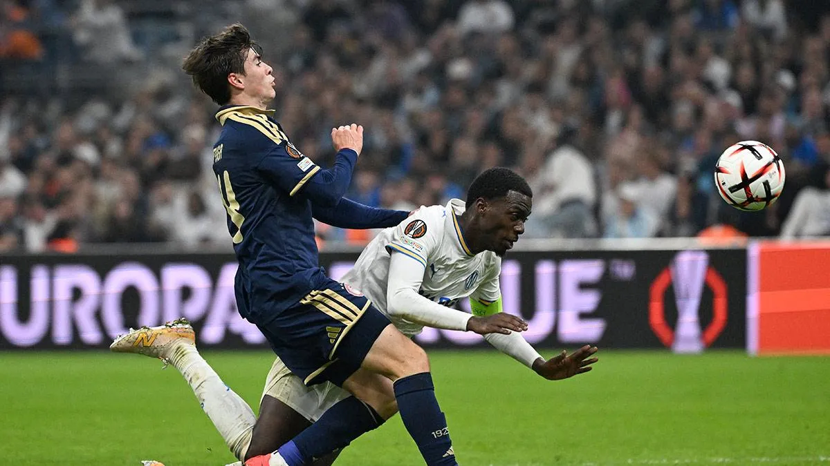 ‘La Hormiga’ González estuvo a punto de anotar en Europa League