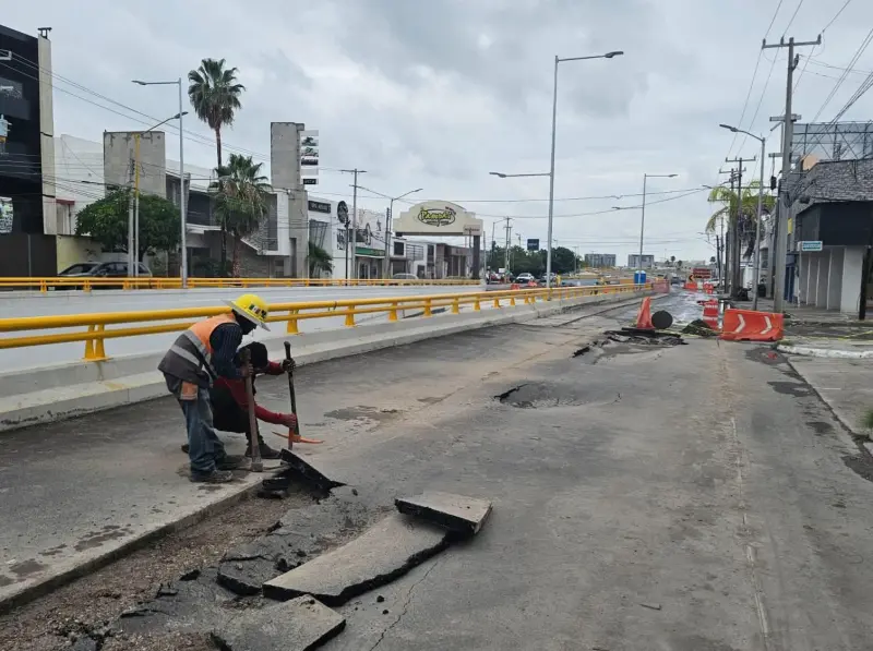 Por lluvias, atienden hundimiento en el Sistema Vial Abastos-Independencia en Torreón