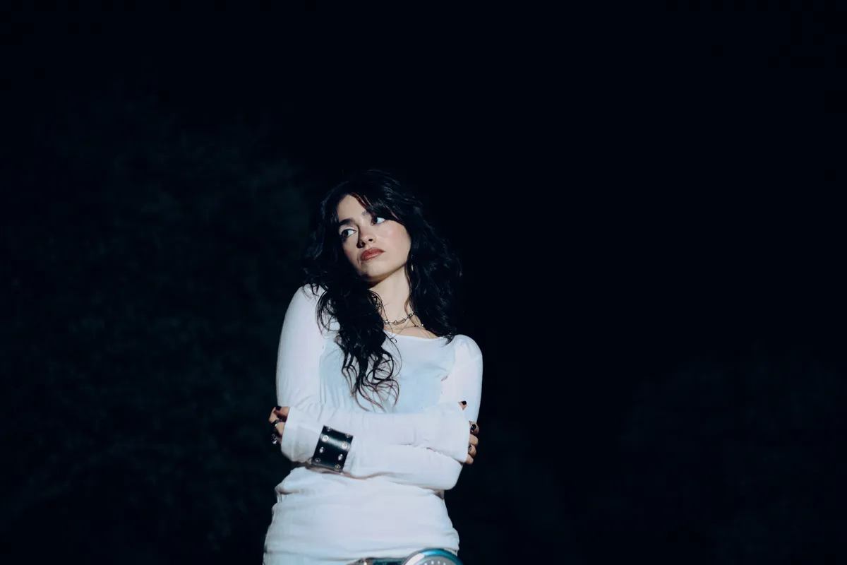 Candela Gómez: «La música nos hace sentirnos más comprendidos, menos solos o incluso nos ayuda a indagar más allá cuando no sabemos qué nos pasa»