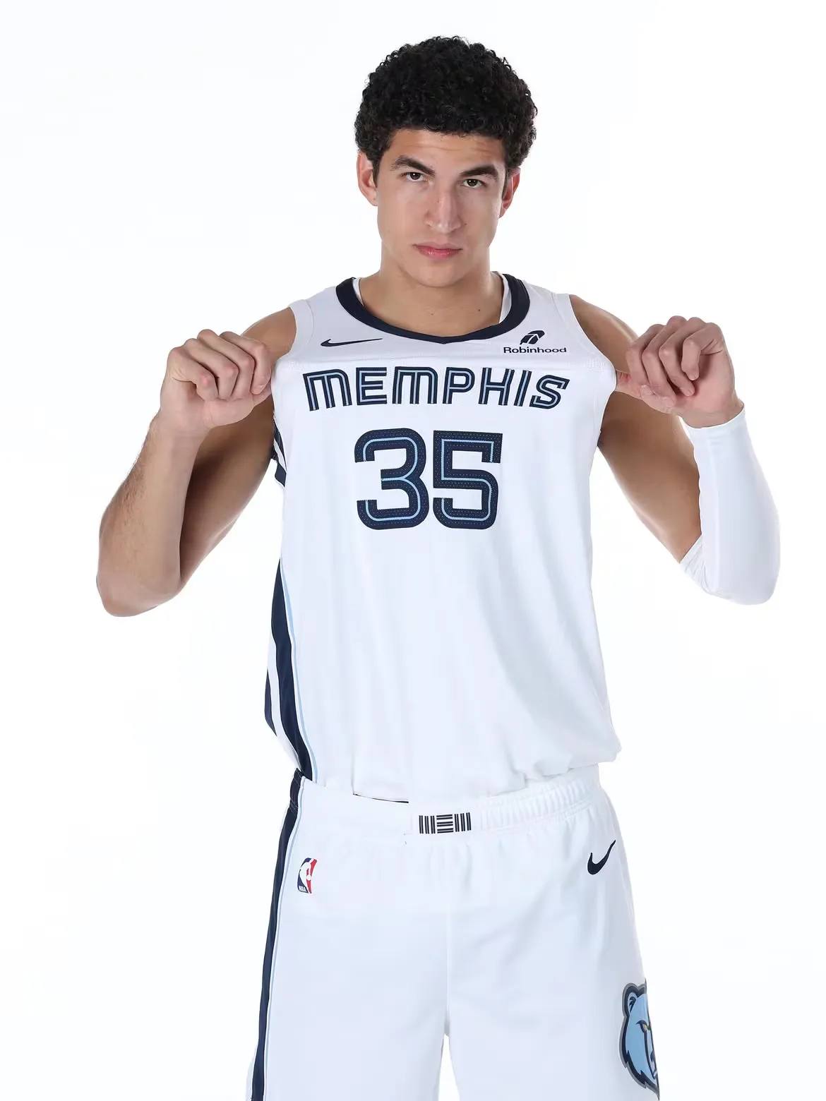 NBA: Karim López recibe minutos en pretemporada de Grizzlies