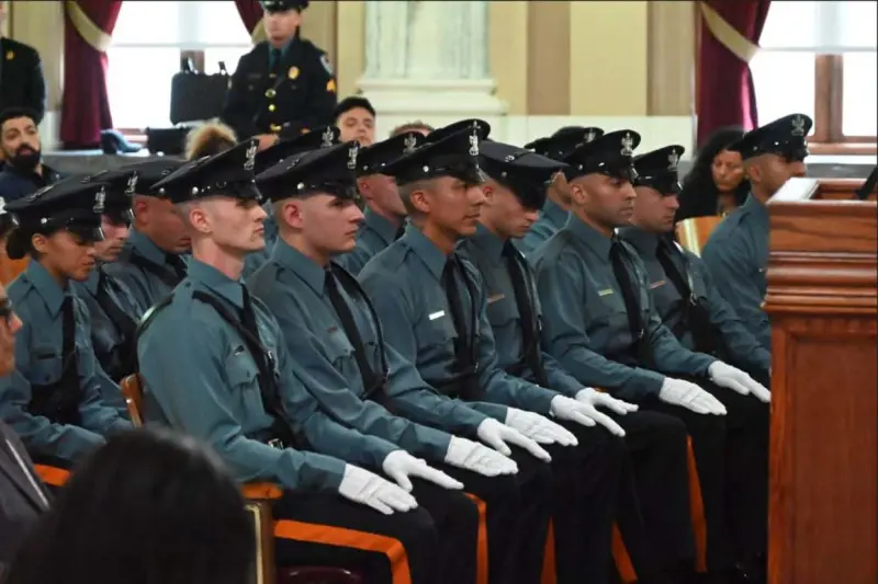 Incorpora Trenton a 14 nuevos agentes a su departamento policial