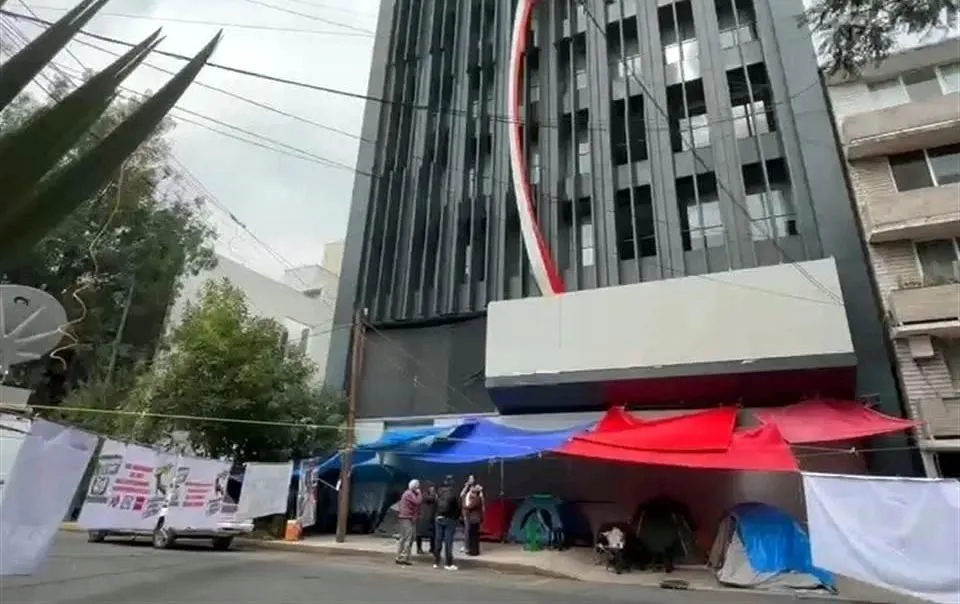 Celebran jubilados resultado de consulta en el IMSS