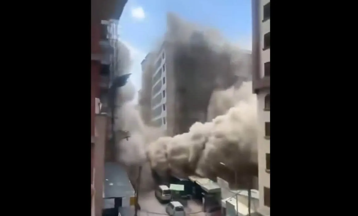 Colapsa edificio en Kenia y deja a decenas bajo los escombros 