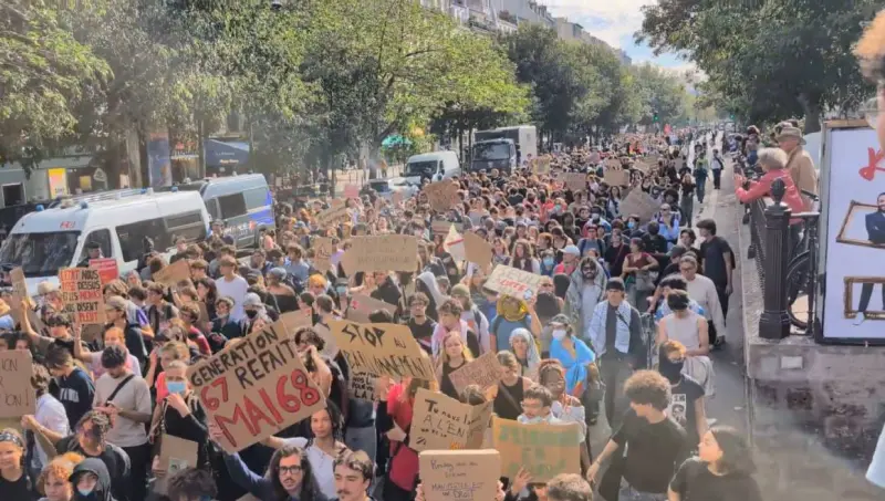 Exigen cambios educativos estudiantes durante protestas en Francia