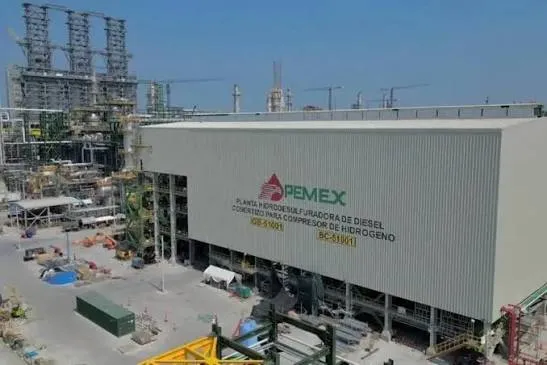 Combaten huachicol fiscal y rescatan Pemex