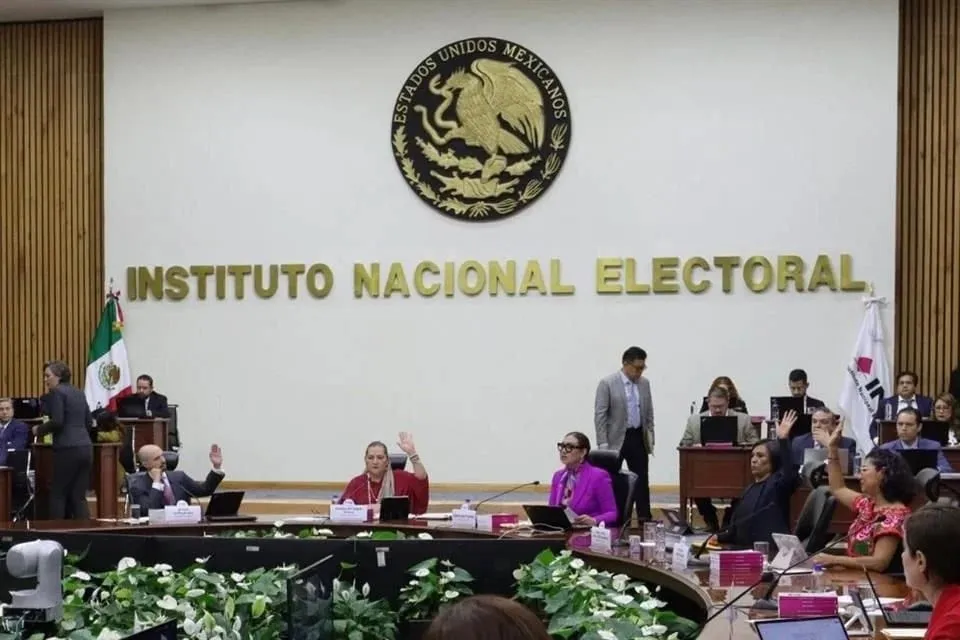 Si se queda Taddei, piden volver a la colegialidad en INE