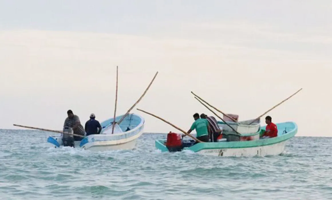 Cierran el puerto de Celestún a la navegación menor por tormenta Isaías