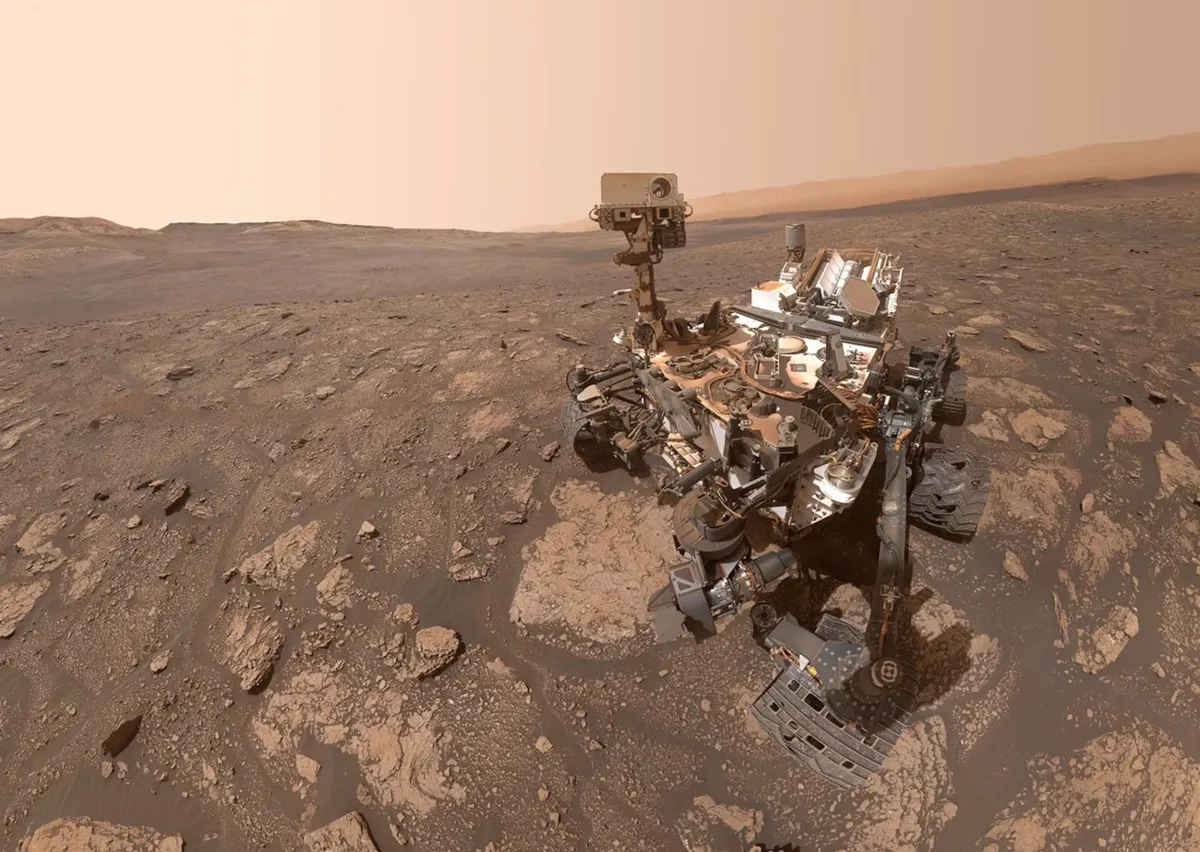 Curiosity cumple 5.000 días en Marte y captura una impresionante postal del planeta rojo