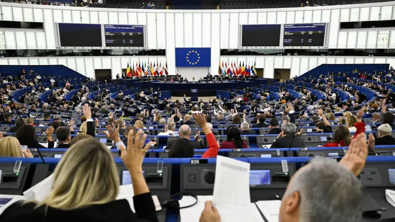 Eurocámara pide reducir la dependencia de China y responder si Pekín no abre sus mercados