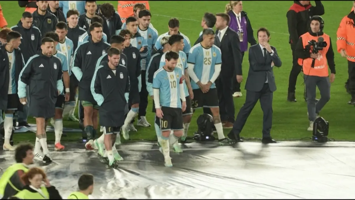 Messi se despide de Argentina entre lágrimas