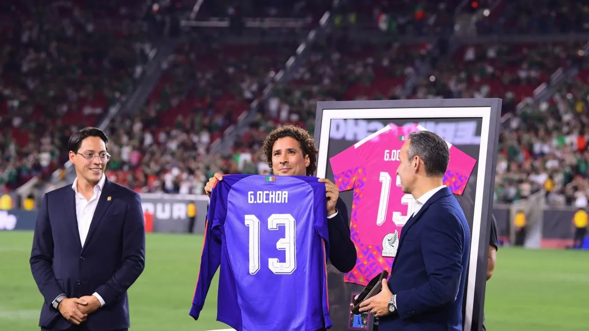 Memo Ochoa seguirá ligado al futbol, confirma Natalia su madre