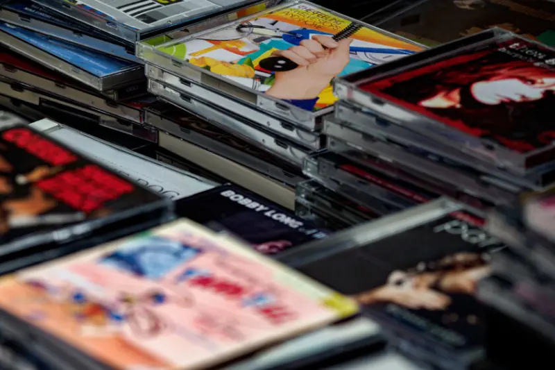 Los CD de música están más vivos que nunca: suben sus ventas en EE.UU. y aumenta la demanda en América Latina