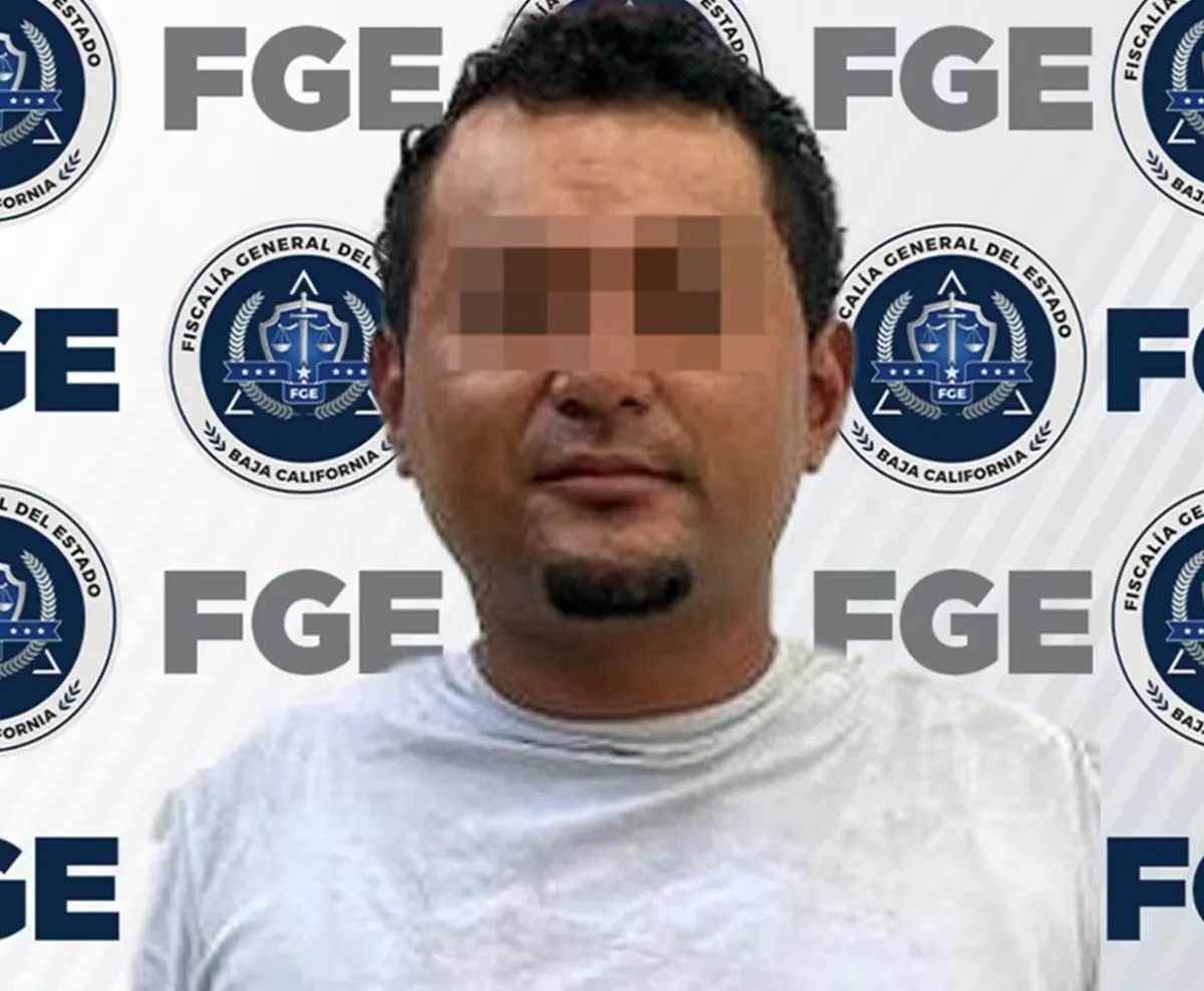 Se protege con un igloo de un ataque con cuchillo y logra escapar