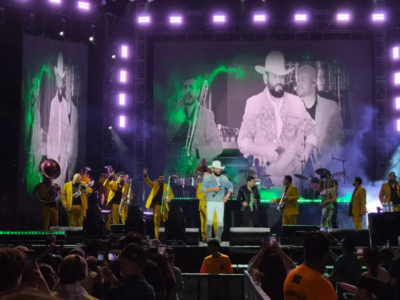 Miles de personas disfrutan por primera vez del FloriFest en Ensenada