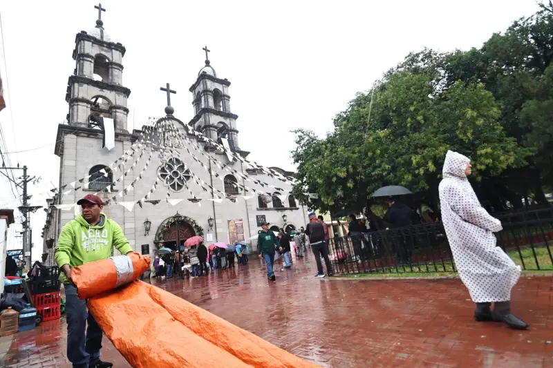 Fe, tradición y verbena reúnen a familias en fiesta patronal de San Francisco de Asís en Saltillo