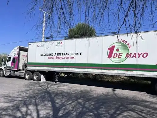 Hallan a tres migrantes ocultos en tráiler durante revisión en Allende