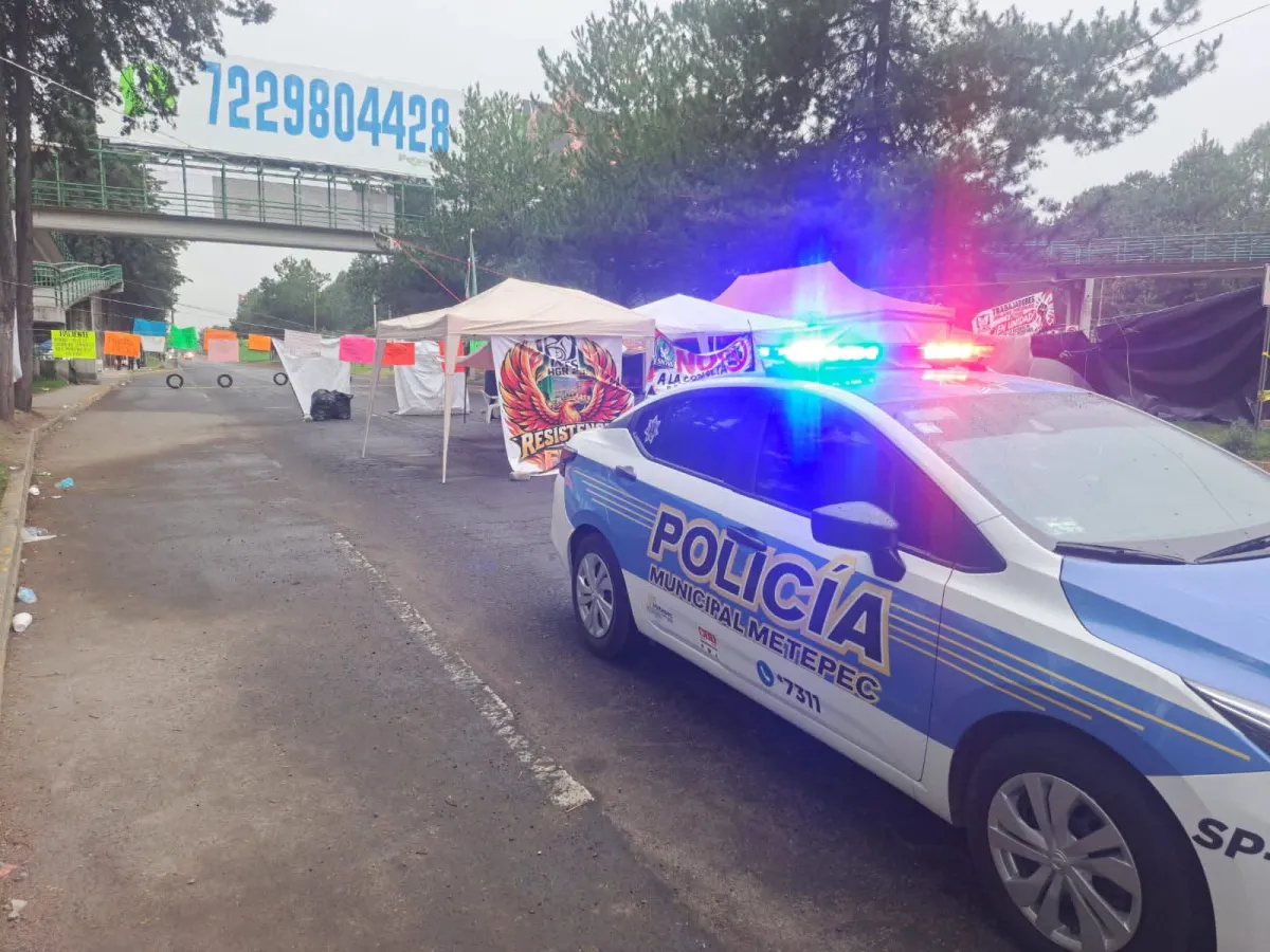 Paraliza protesta del IMSS la avenida Tecnológico, en Metepec