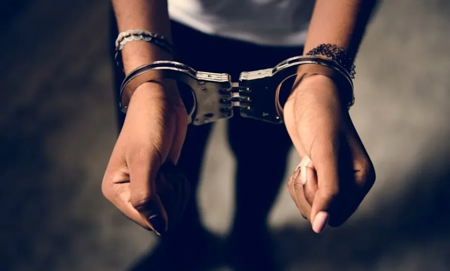 Detienen a mujer por falsa denuncia contra su pareja en NJ